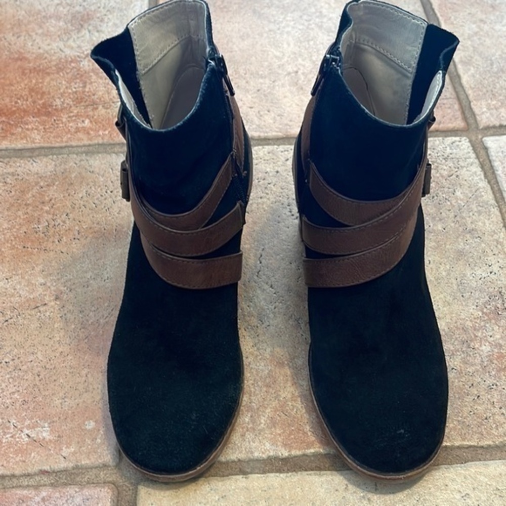 SOHO COBBLER SUEDE BUCKLE STRAP ANKLE BOOT